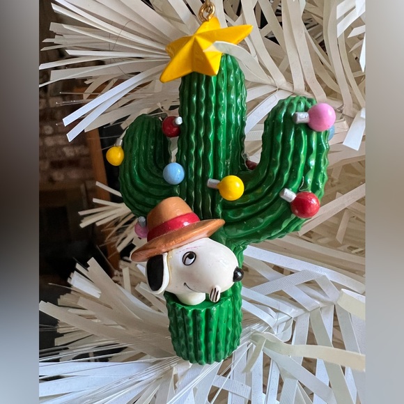 Peanuts Holiday Peanuts Gang Snoopy Linus With His Little Blanket